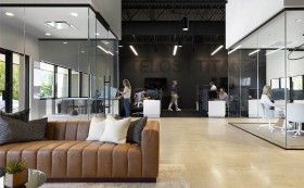 500多平方米的办公室，是如何设计装修出档次感?